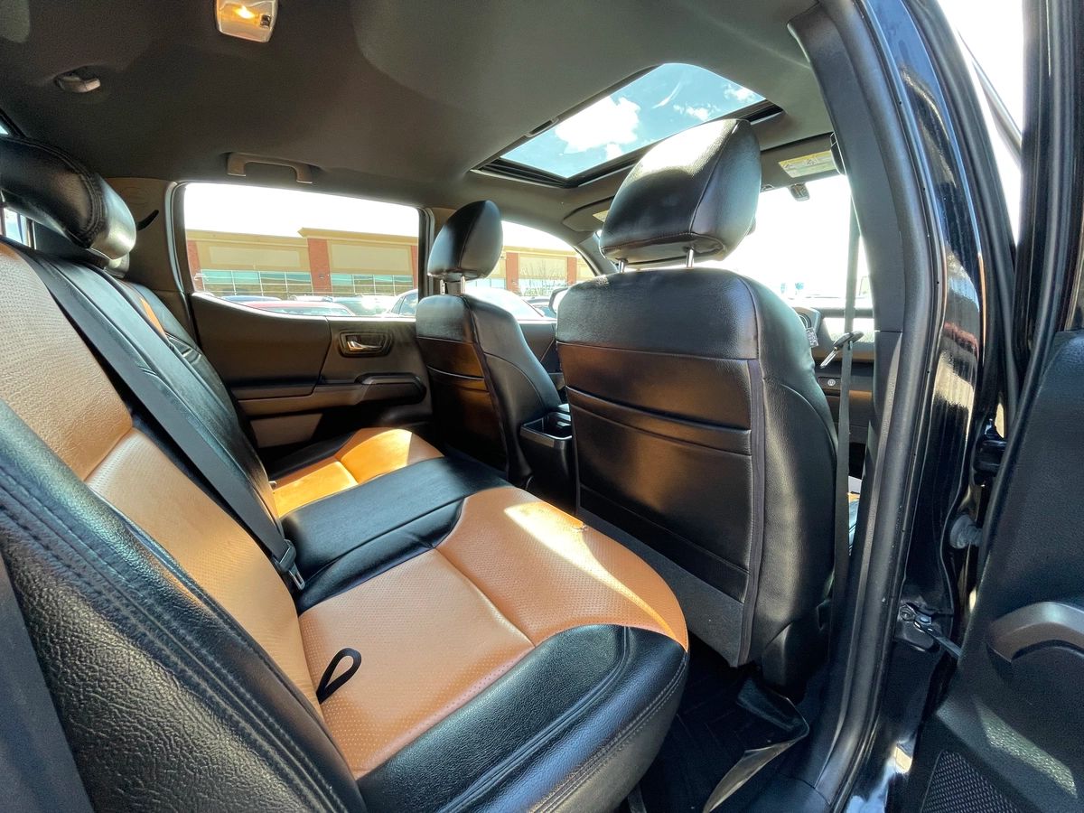 2016 Toyota Tacoma - Image 16