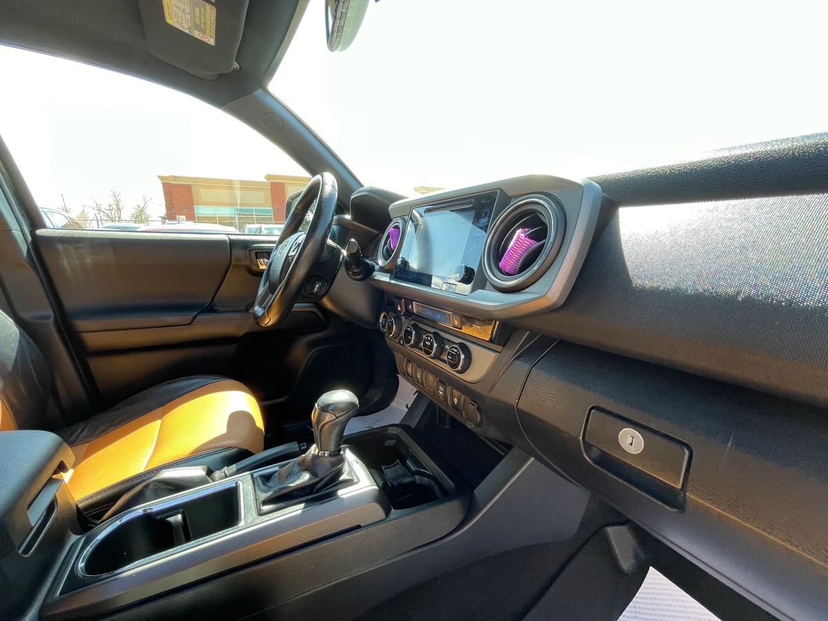 2016 Toyota Tacoma - Image 21