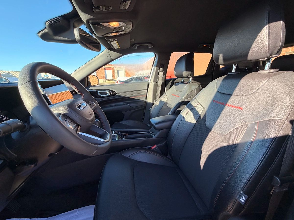 2024 Jeep Compass - Image 11