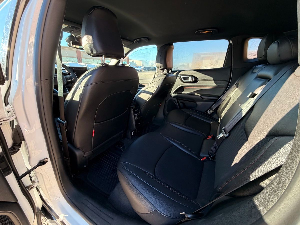 2024 Jeep Compass - Image 13