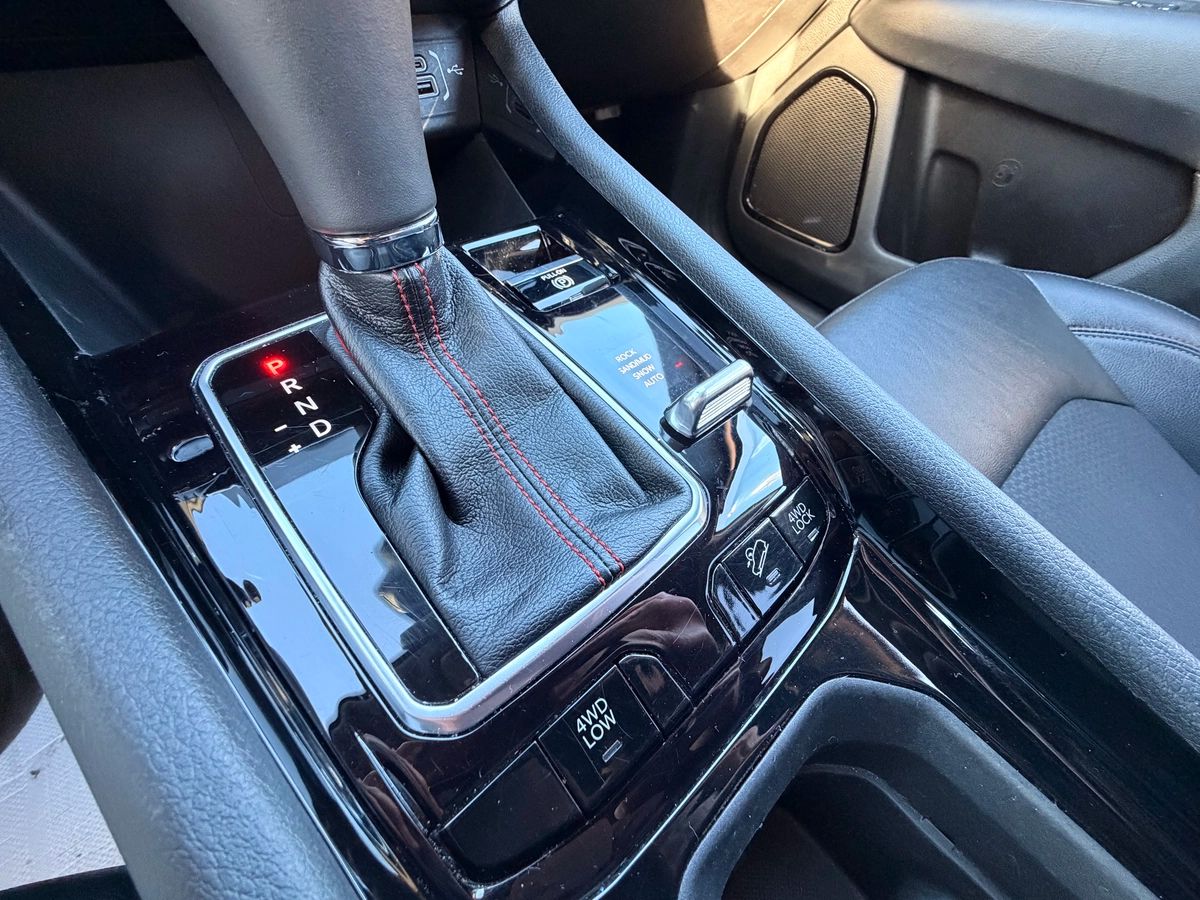 2024 Jeep Compass - Image 24