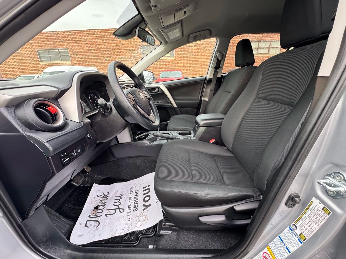 2018 Toyota RAV4 - Image 12