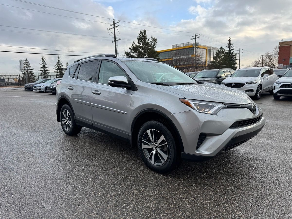 2018 Toyota RAV4 - Image 3
