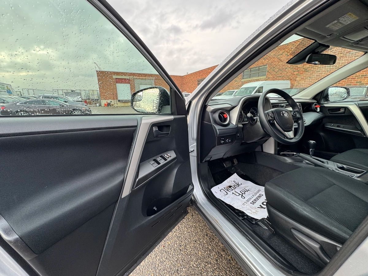 2018 Toyota RAV4 - Image 14