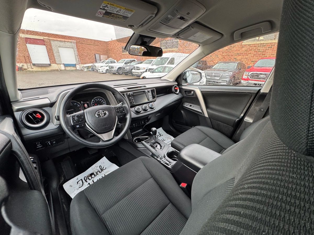 2018 Toyota RAV4 - Image 17