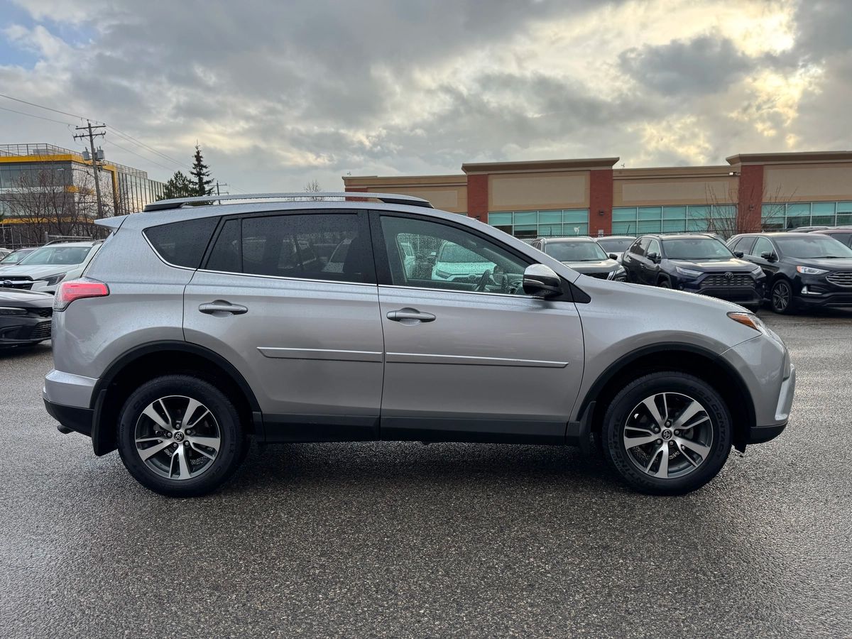 2018 Toyota RAV4 - Image 4