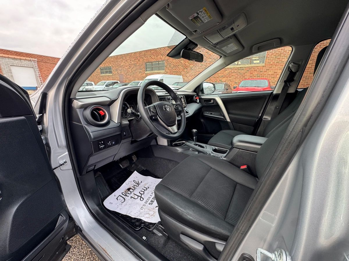 2018 Toyota RAV4 - Image 11