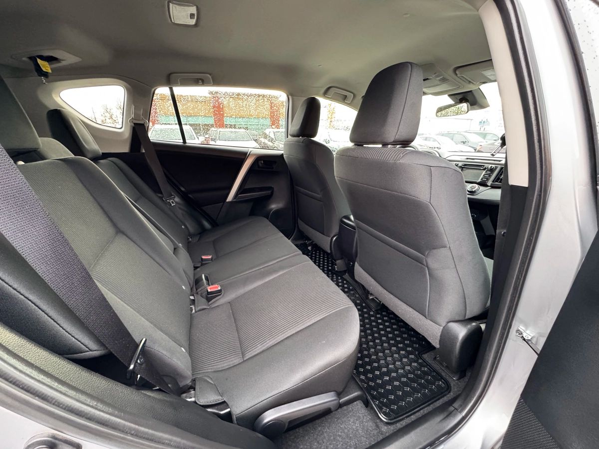 2018 Toyota RAV4 - Image 20