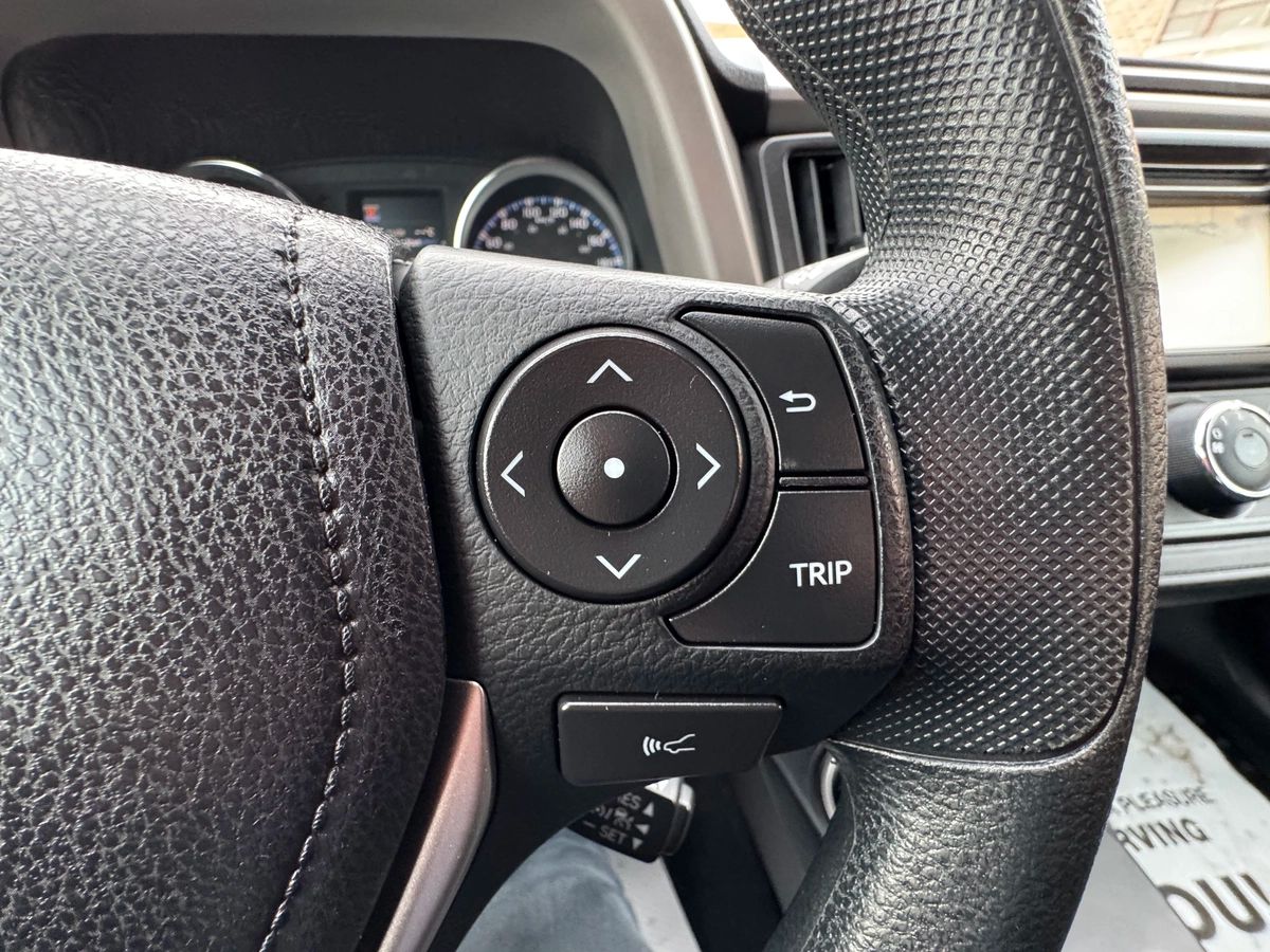 2018 Toyota RAV4 - Image 31