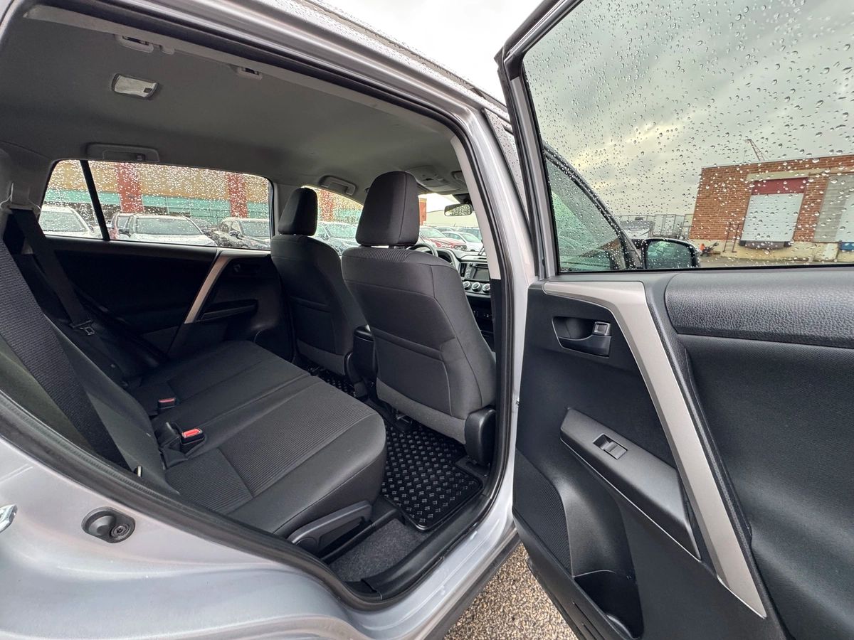 2018 Toyota RAV4 - Image 19