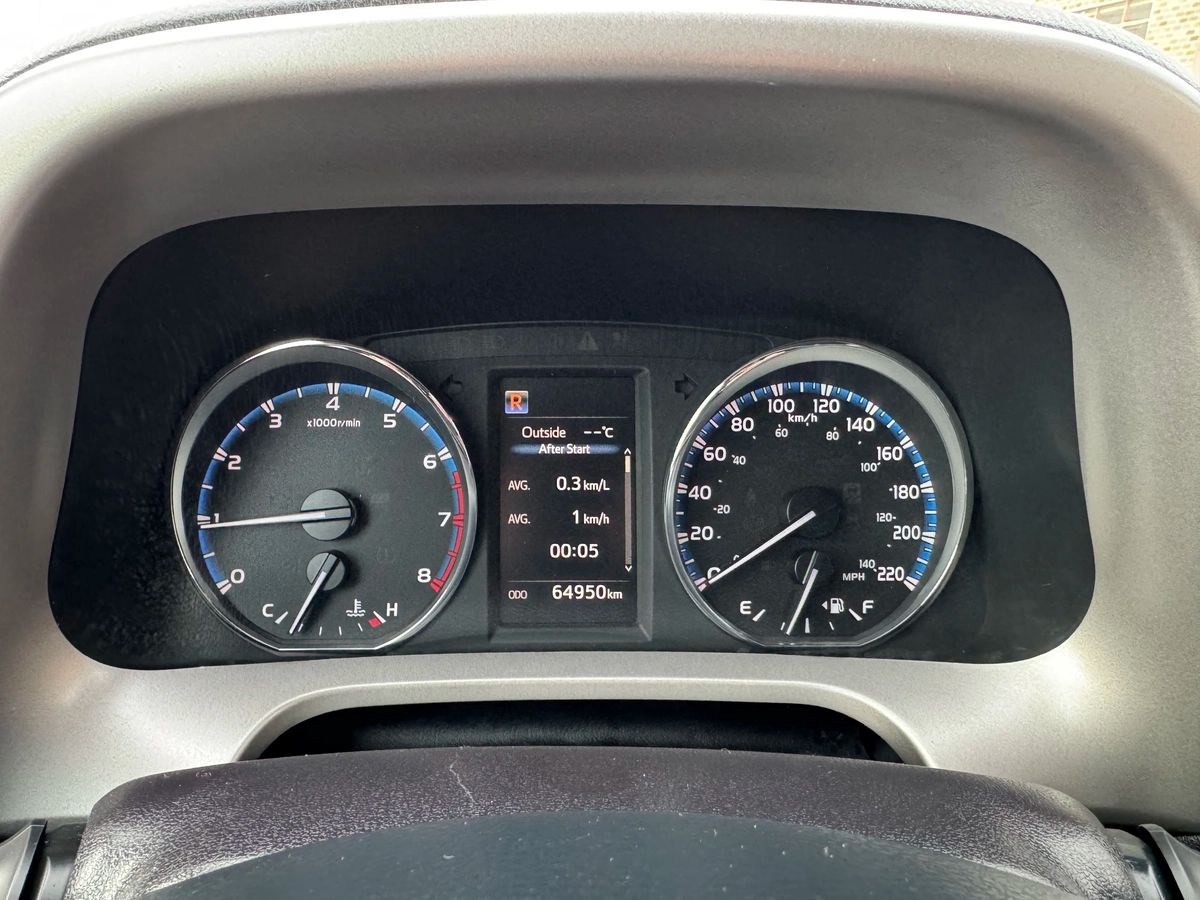 2018 Toyota RAV4 - Image 10