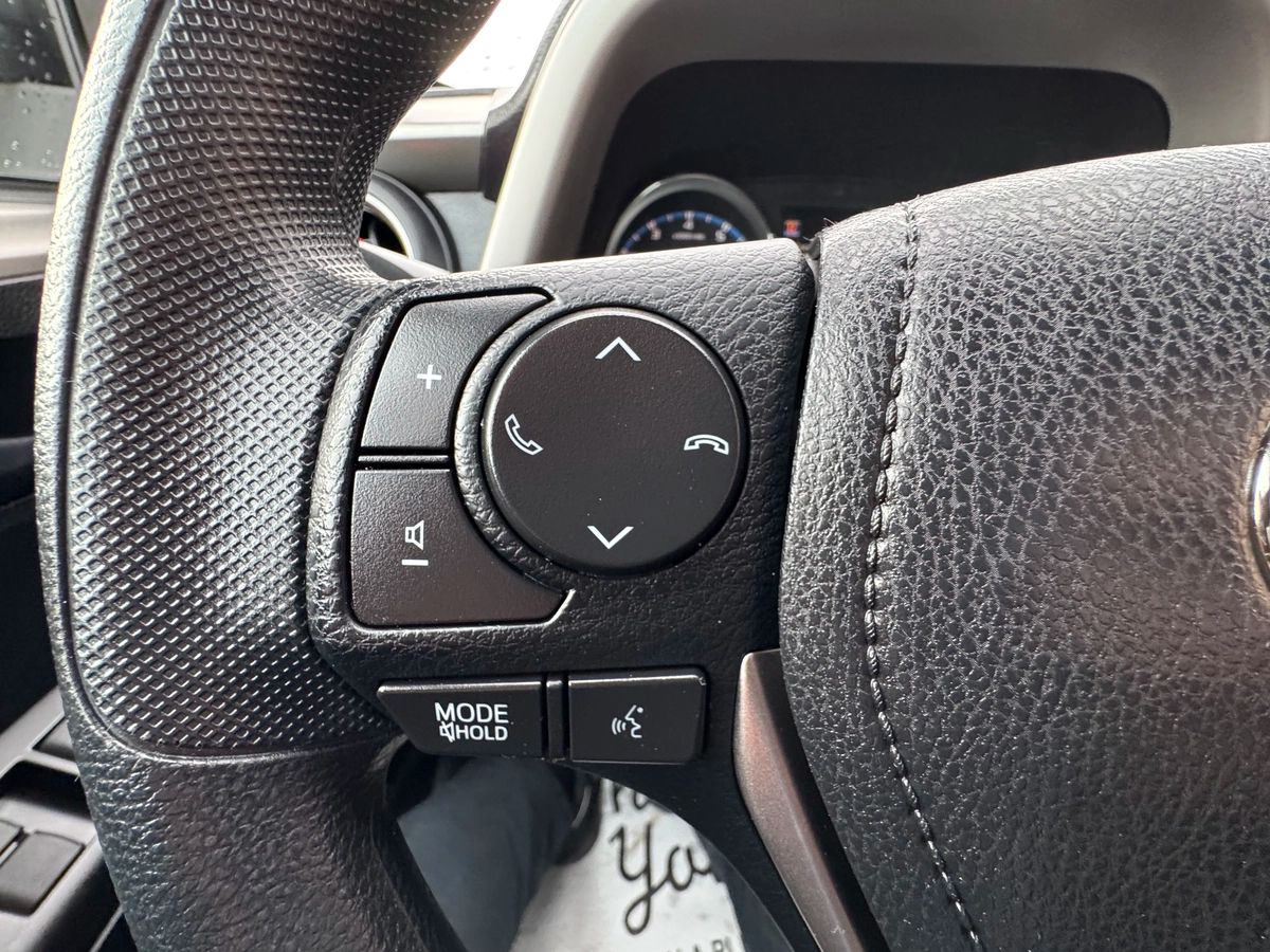 2018 Toyota RAV4 - Image 32