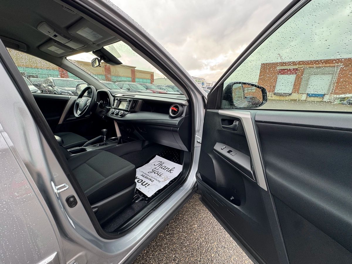 2018 Toyota RAV4 - Image 22