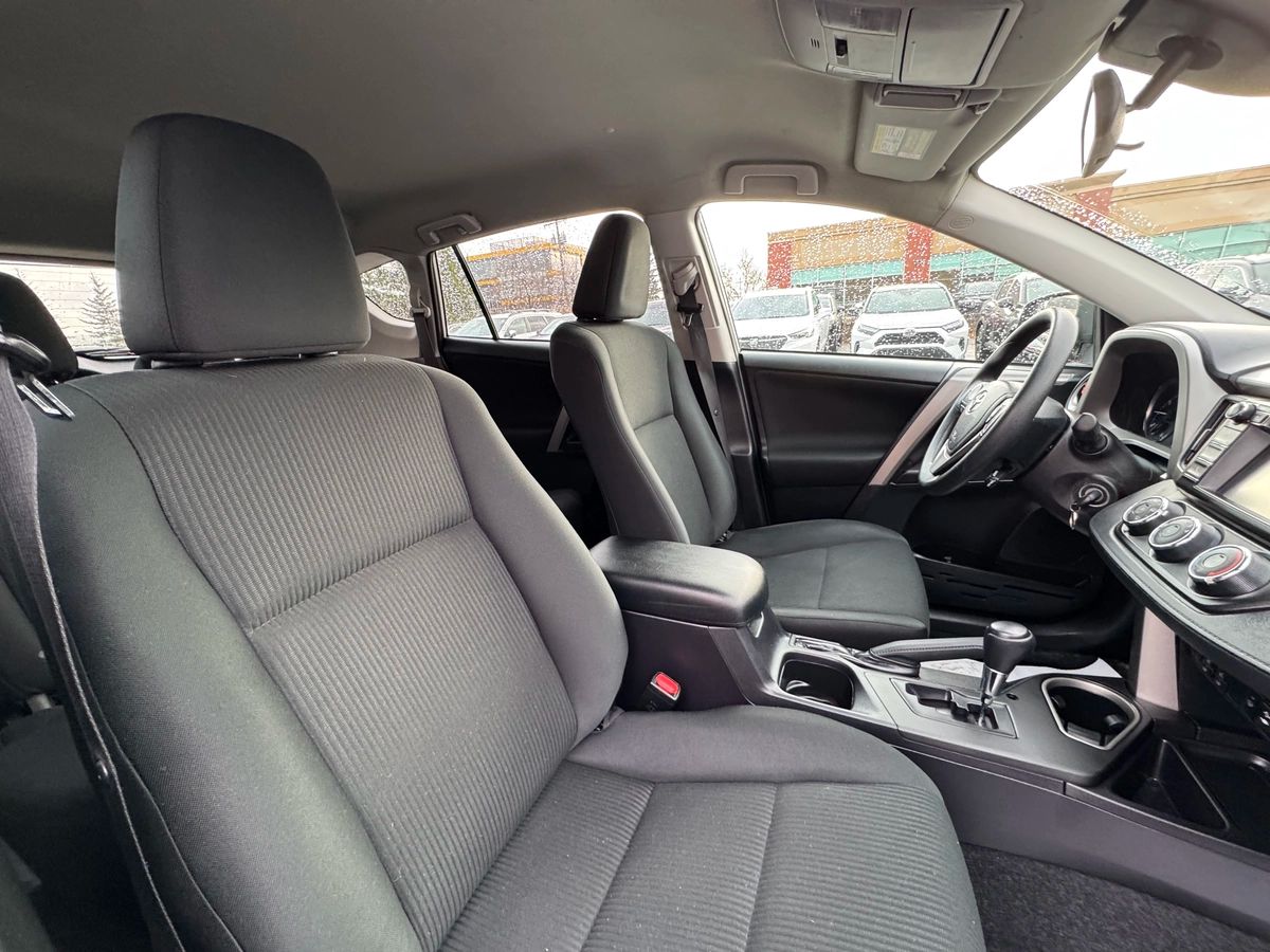 2018 Toyota RAV4 - Image 25