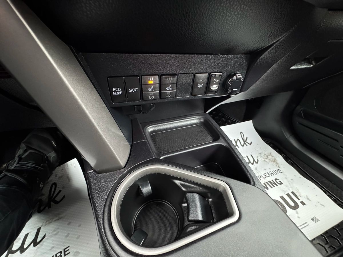 2018 Toyota RAV4 - Image 26