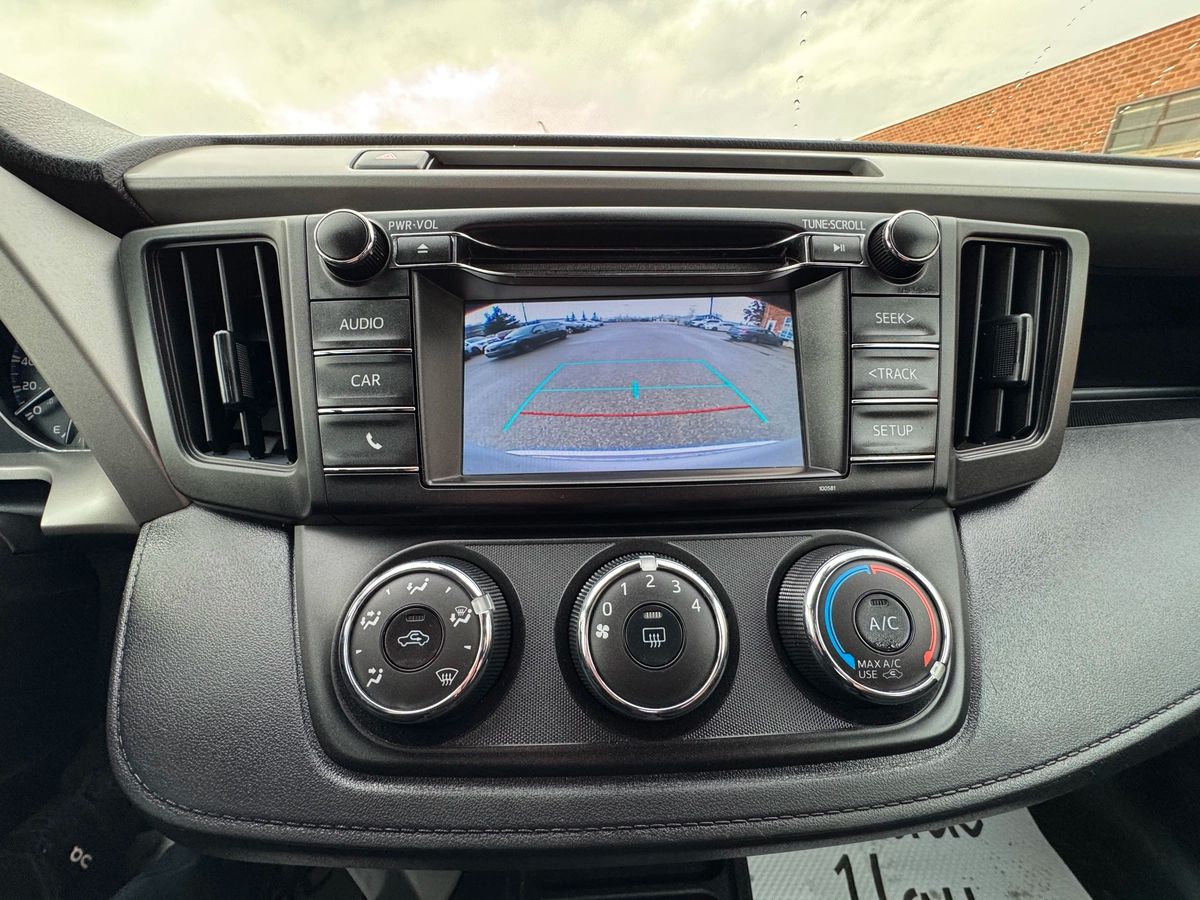 2018 Toyota RAV4 - Image 29