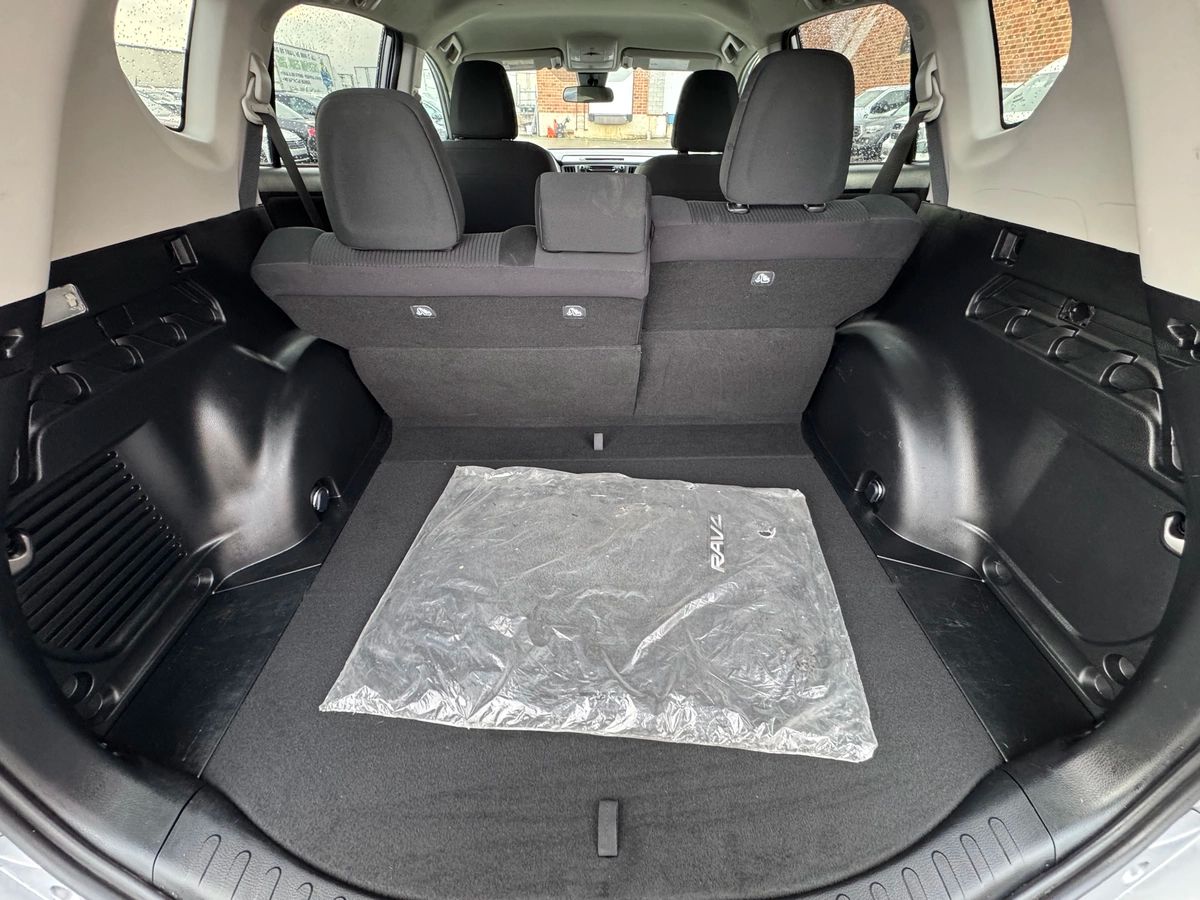 2018 Toyota RAV4 - Image 18