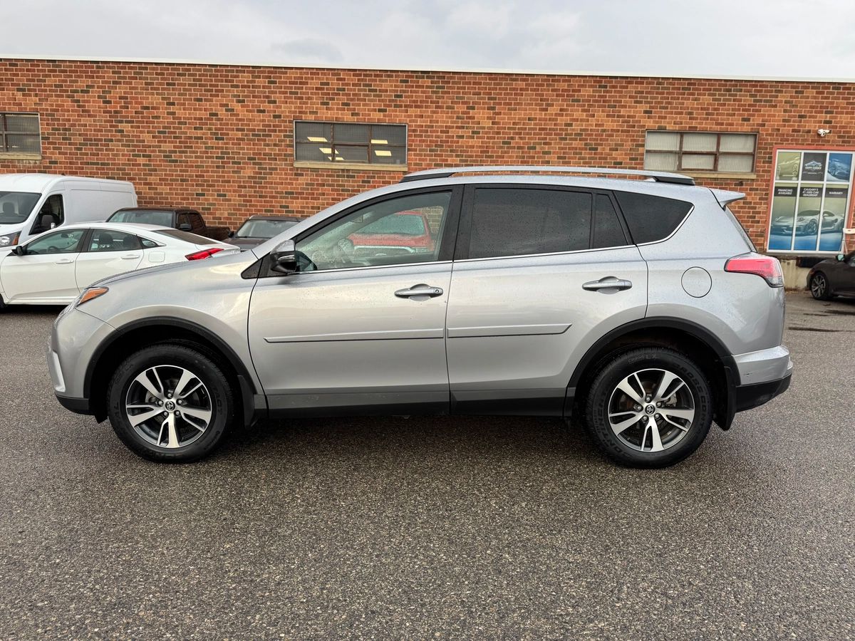 2018 Toyota RAV4 - Image 8