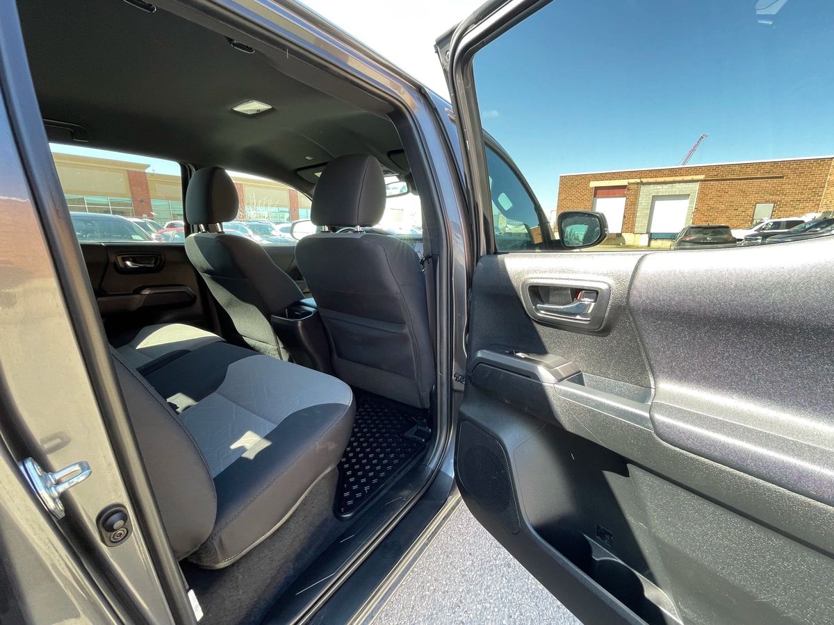 2022 Toyota Tacoma - Image 18