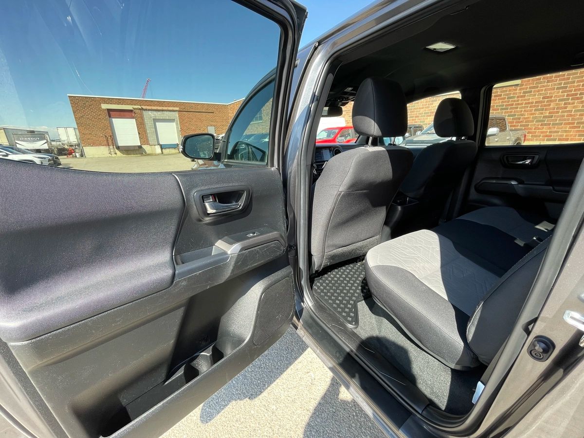 2022 Toyota Tacoma - Image 16