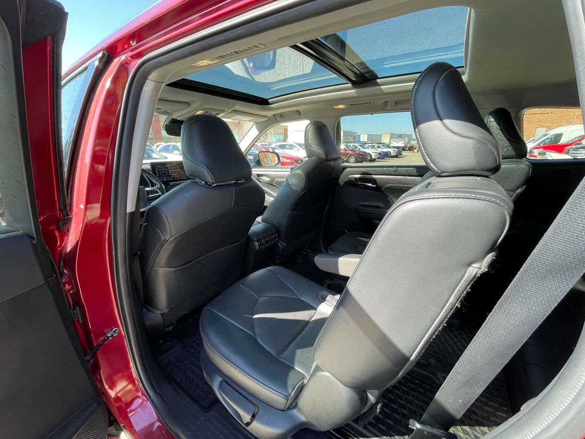 2022 Toyota Highlander Hybrid - Image 15