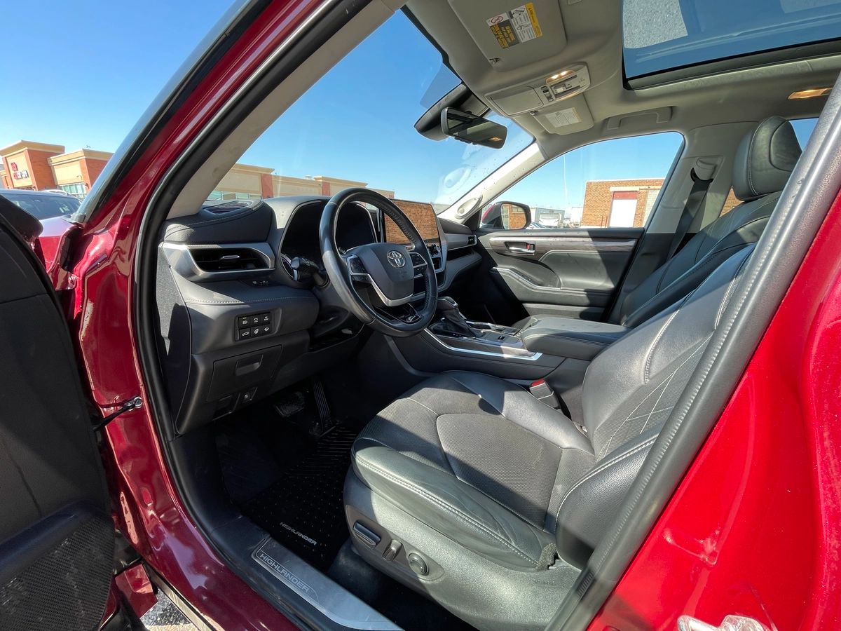 2022 Toyota Highlander Hybrid - Image 11