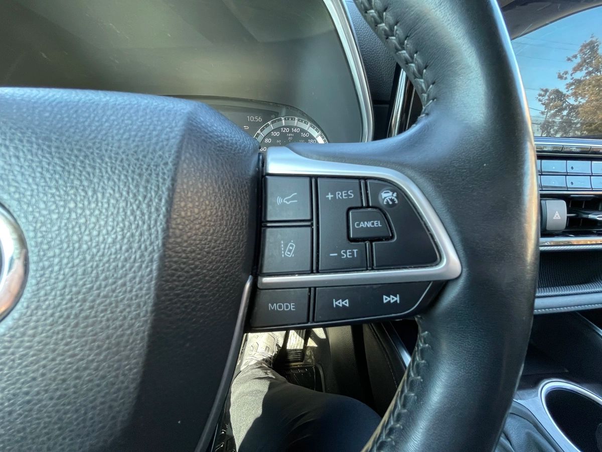 2022 Toyota Highlander Hybrid - Image 31