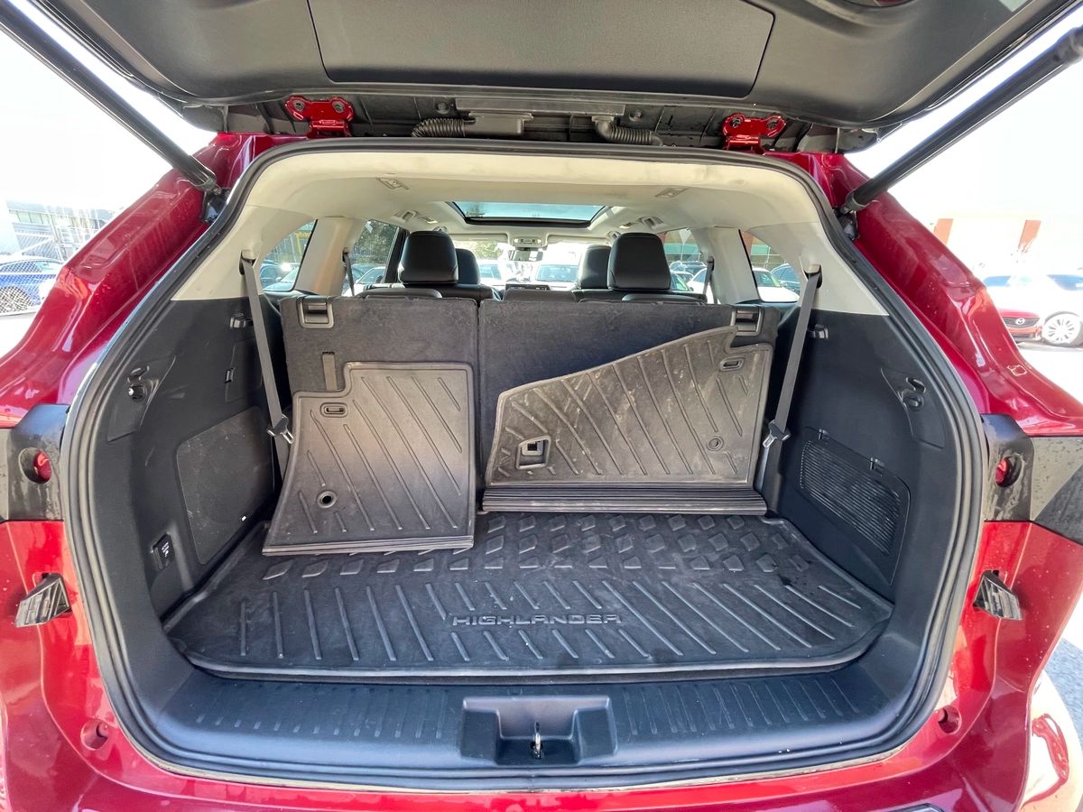 2022 Toyota Highlander Hybrid - Image 19