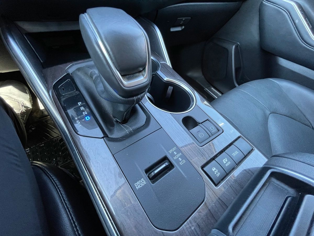 2022 Toyota Highlander Hybrid - Image 28