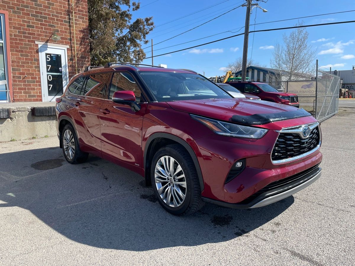 2022 Toyota Highlander Hybrid - Image 3