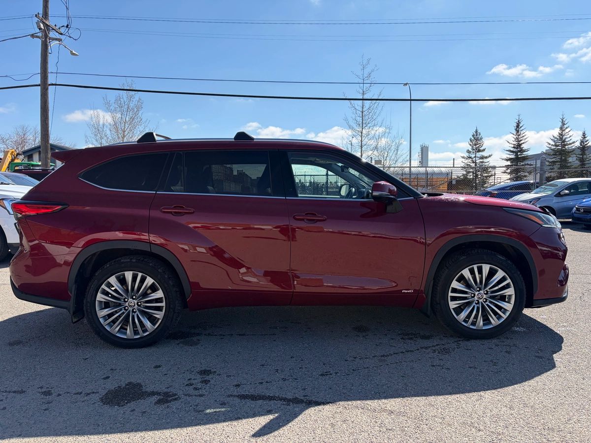 2022 Toyota Highlander Hybrid - Image 8