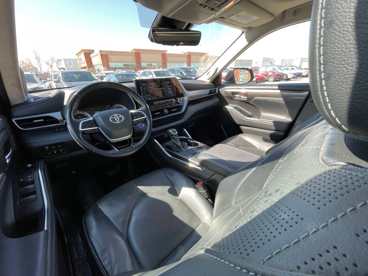 2022 Toyota Highlander Hybrid - Image 17
