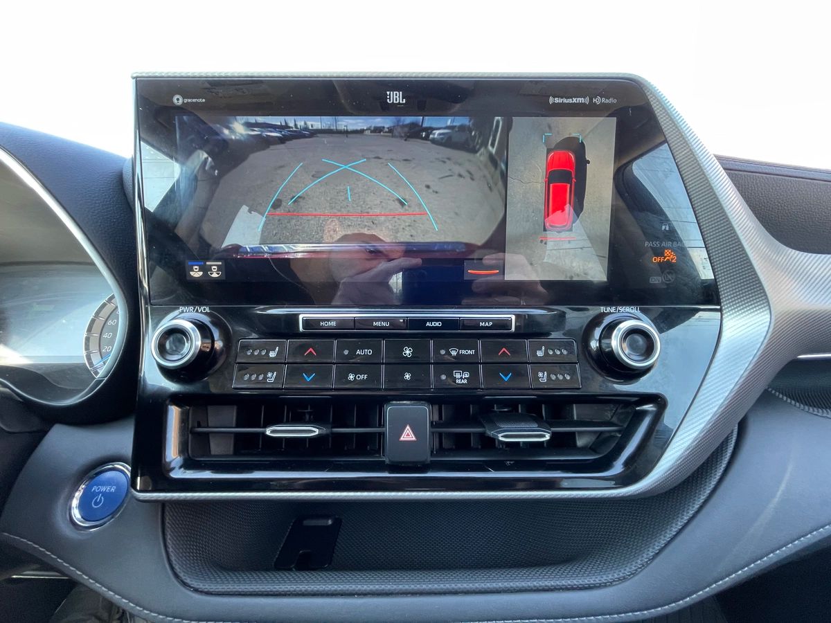 2022 Toyota Highlander Hybrid - Image 29