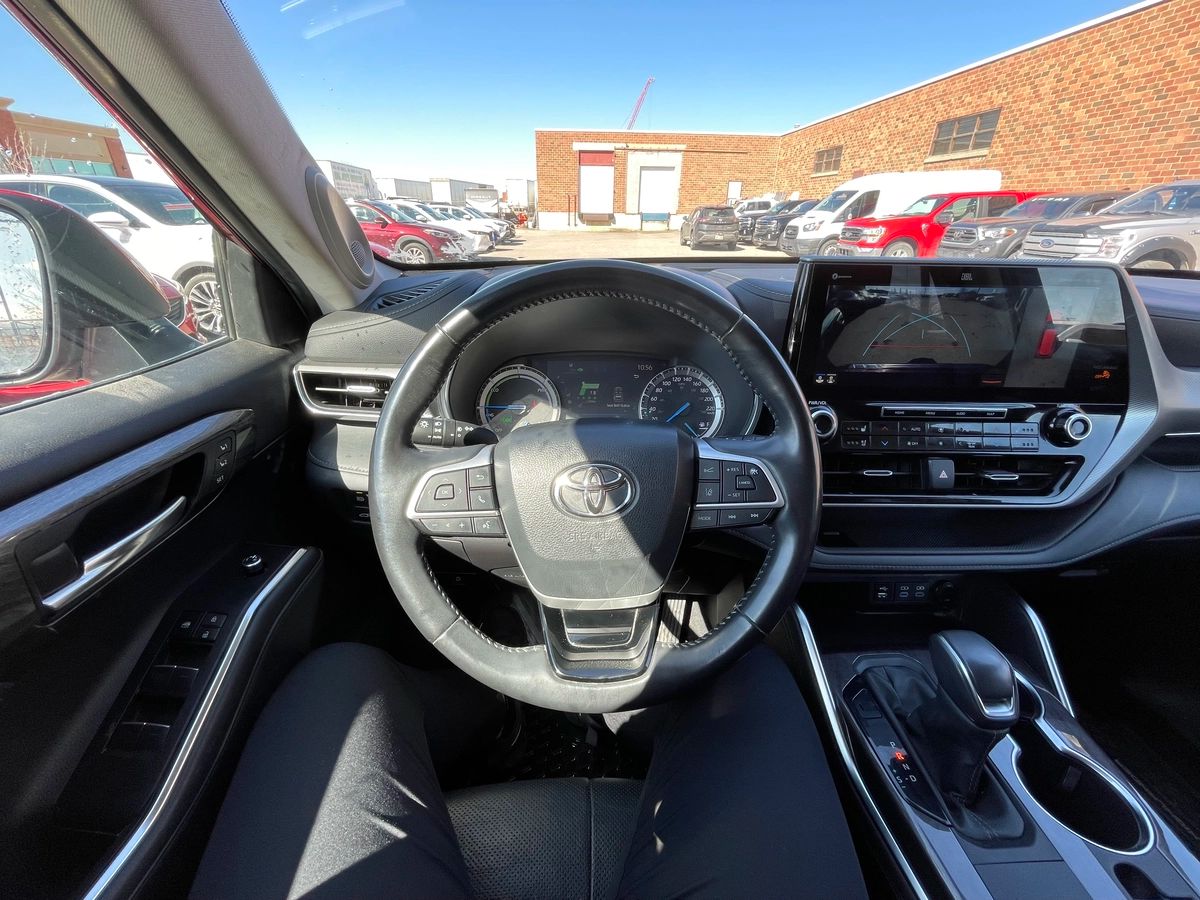 2022 Toyota Highlander Hybrid - Image 10