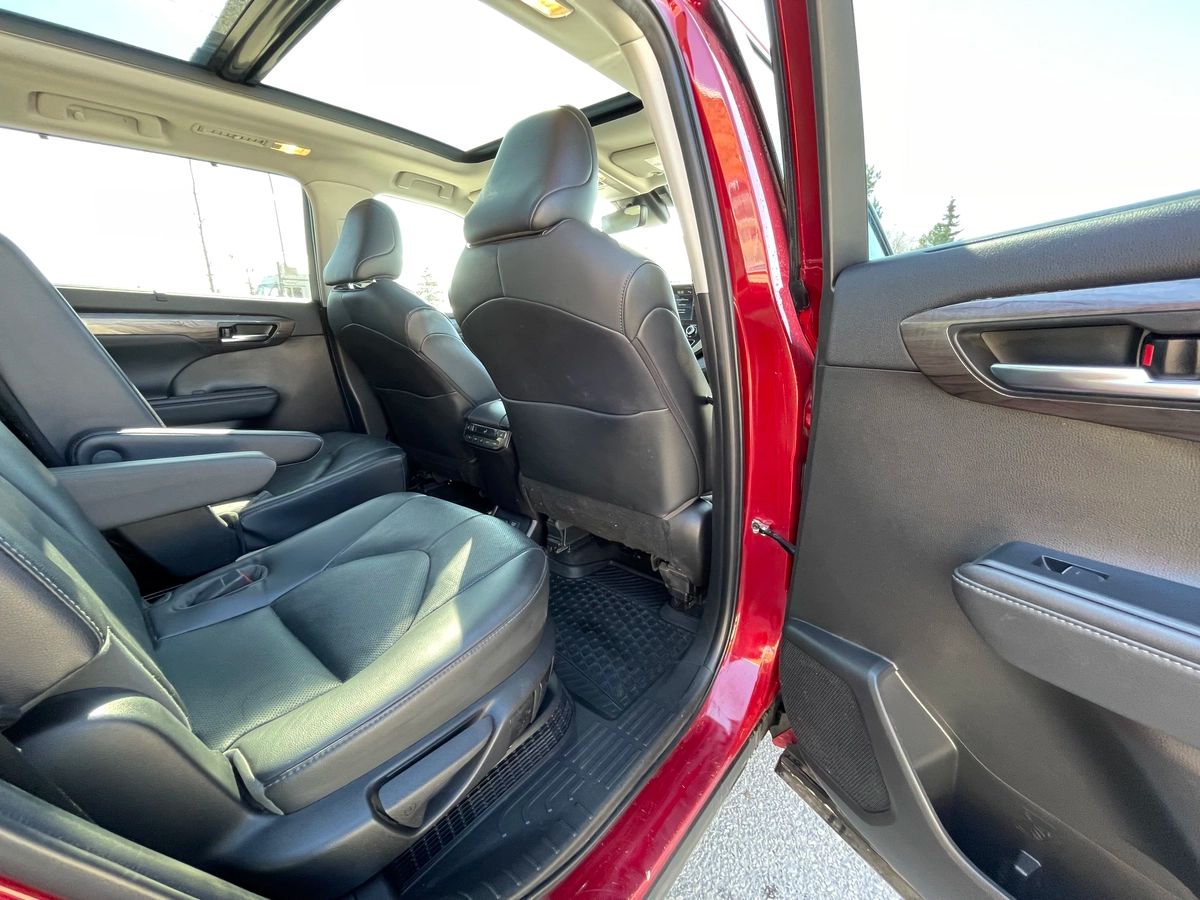 2022 Toyota Highlander Hybrid - Image 21
