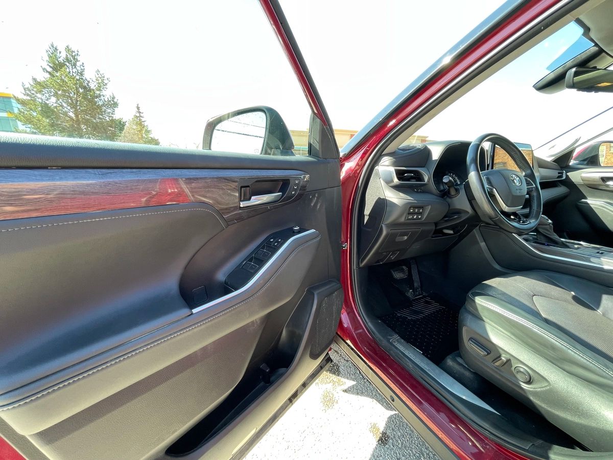 2022 Toyota Highlander Hybrid - Image 14