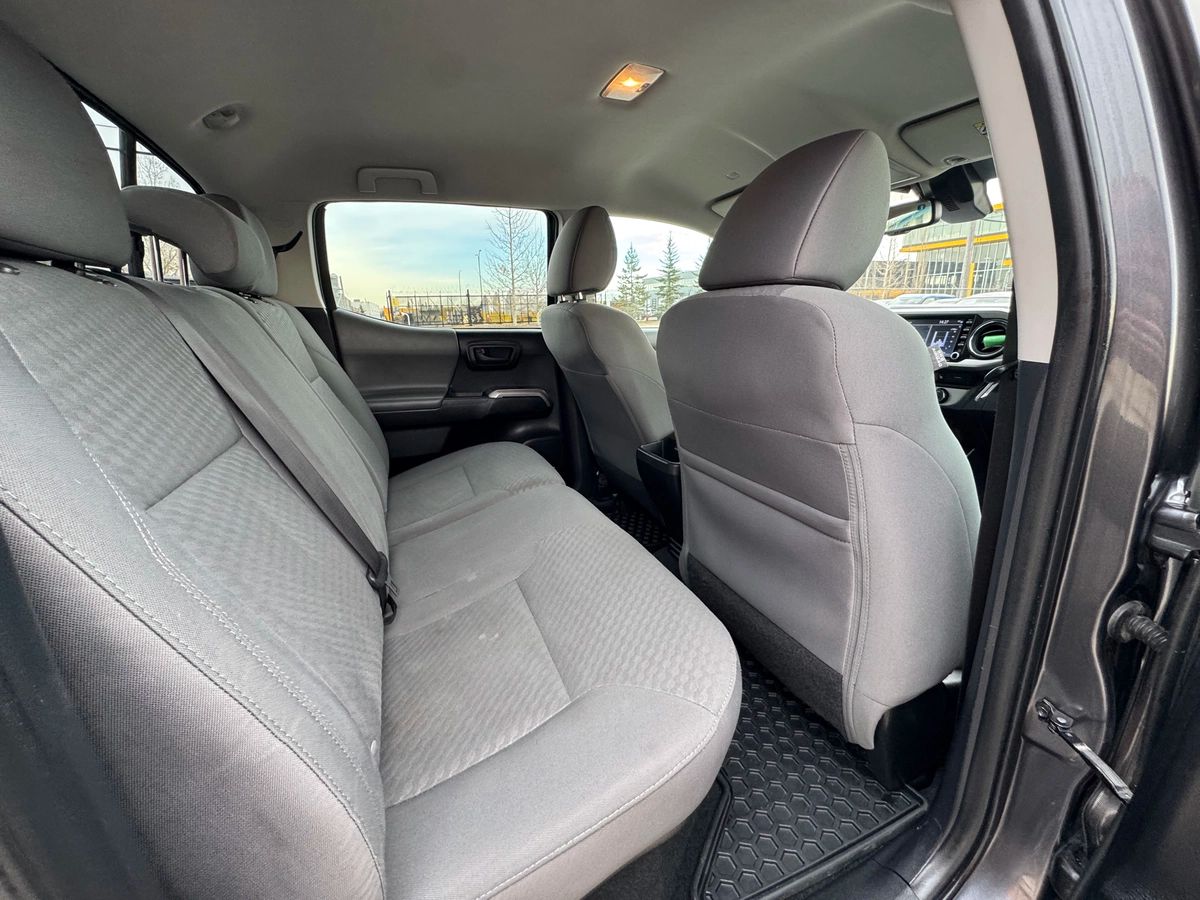 2021 Toyota Tacoma - Image 19