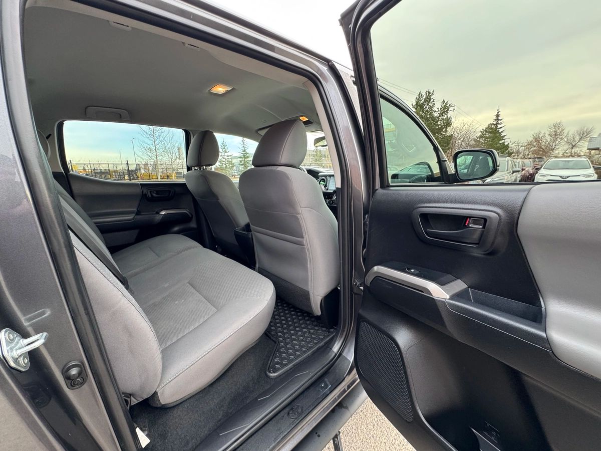 2021 Toyota Tacoma - Image 18