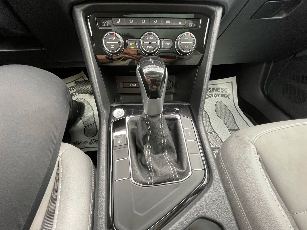 2024 Volkswagen Taos - Image 30