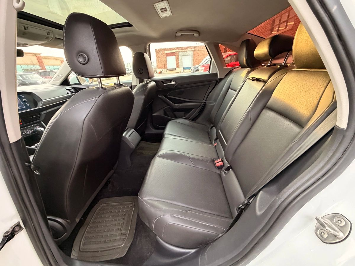 2019 Volkswagen Jetta - Image 15