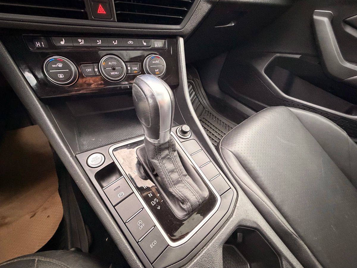 2019 Volkswagen Jetta - Image 24