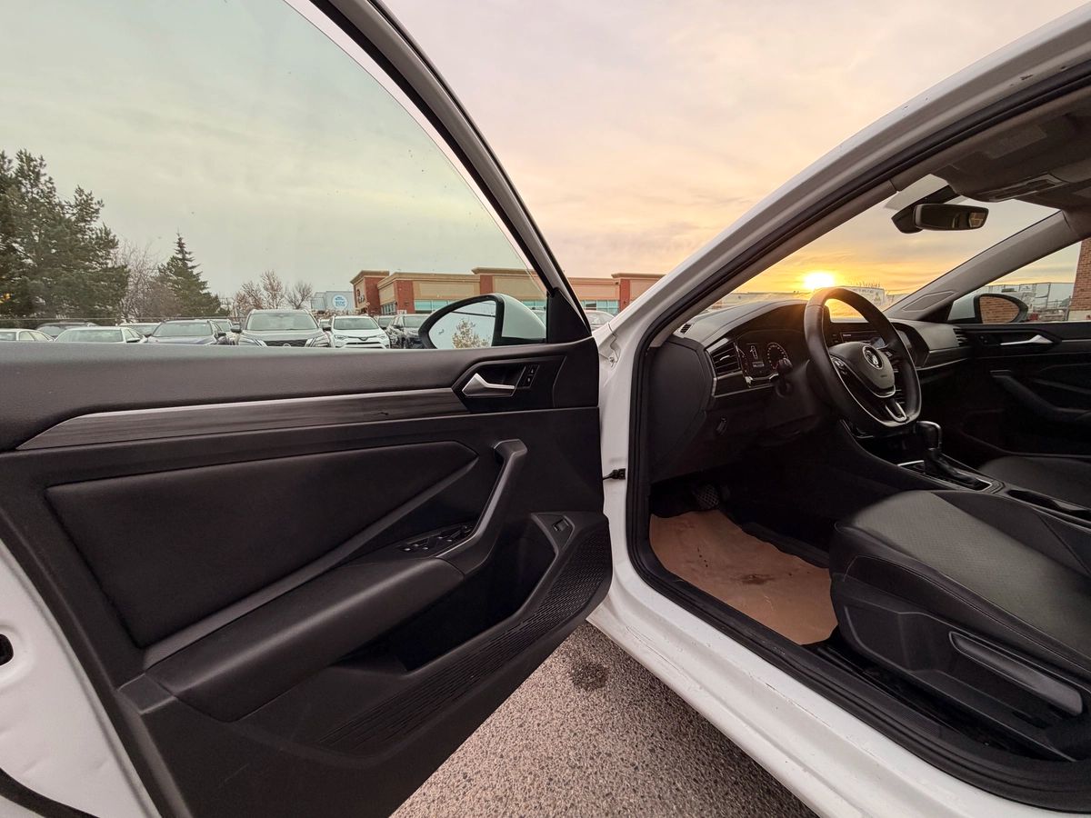 2019 Volkswagen Jetta - Image 13