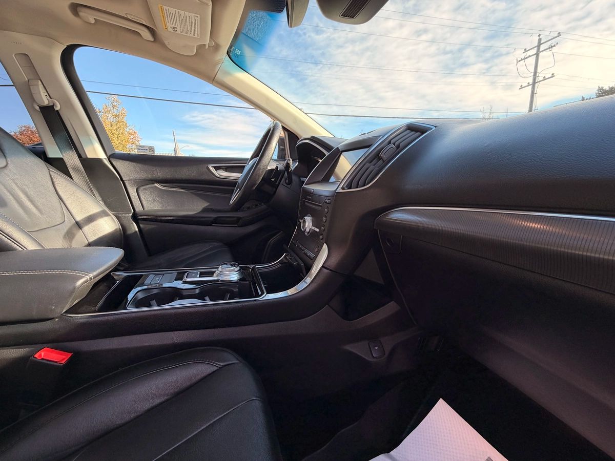 2019 Ford Edge - Image 32