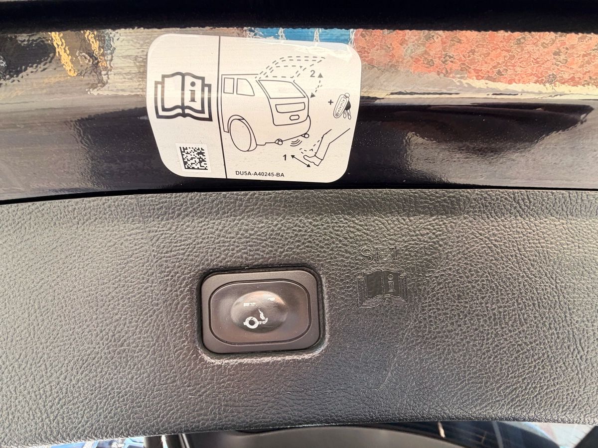 2019 Ford Edge - Image 26