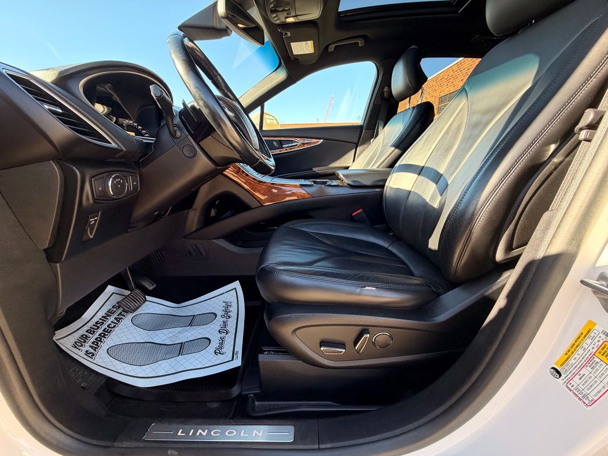 2017 Lincoln MKX - Image 20
