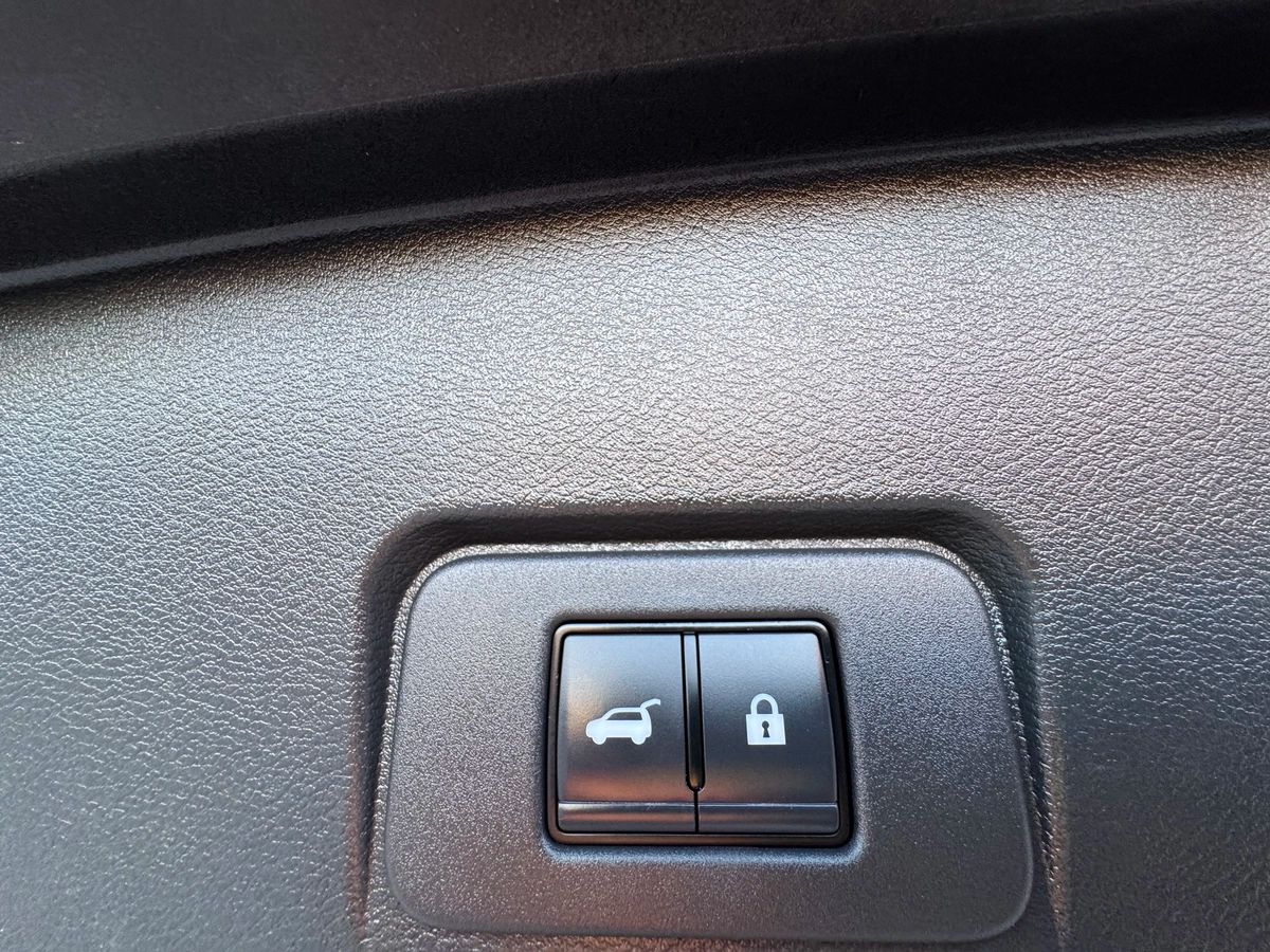 2023 Nissan Rogue - Image 18