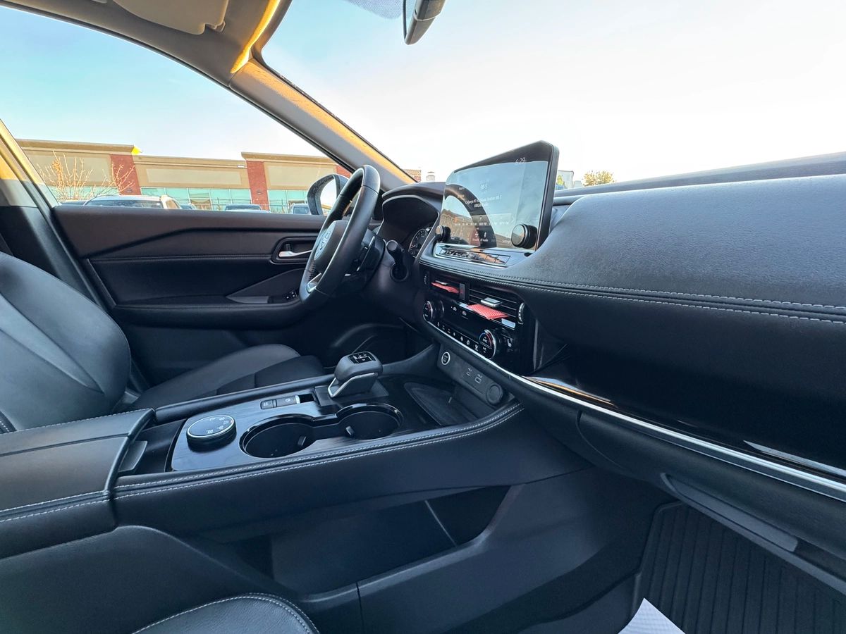 2023 Nissan Rogue - Image 24