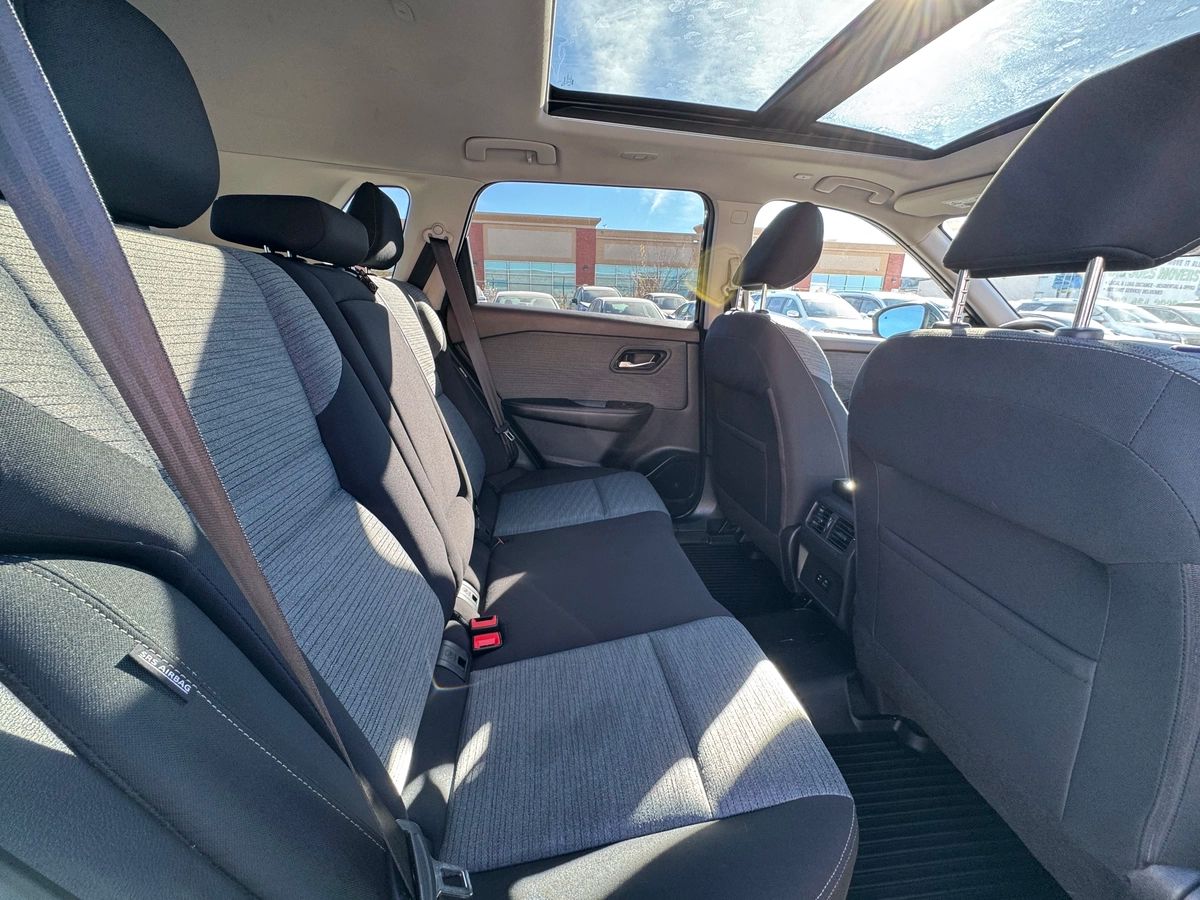 2022 Nissan Rogue - Image 19