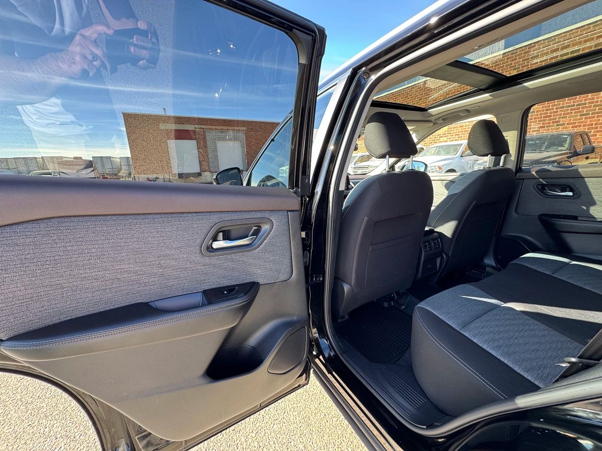 2022 Nissan Rogue - Image 13