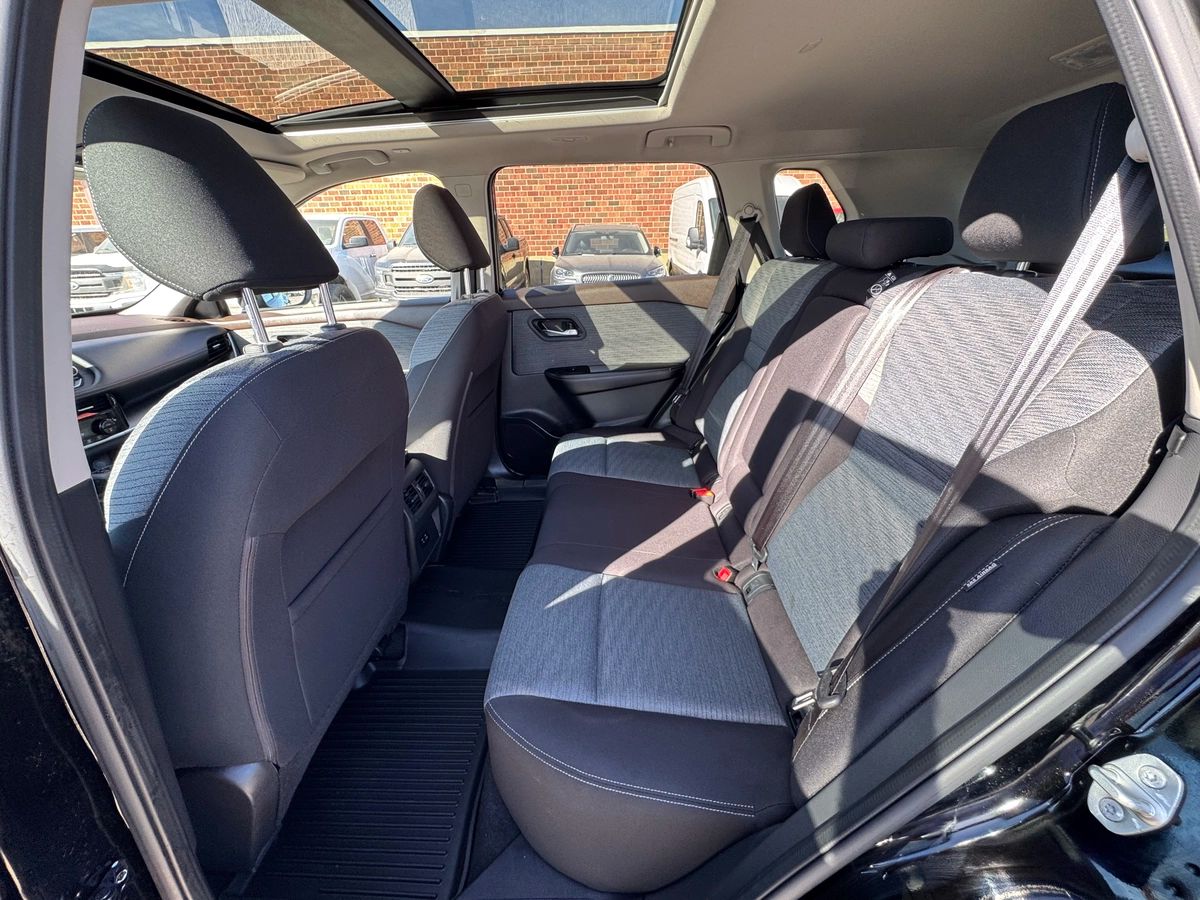 2022 Nissan Rogue - Image 12